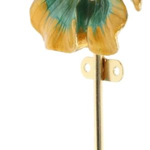 Vintage Flower Shaped Wall Hook Creative Metal Enamel Coat Hook for Hanging Hats Towels and Keys 1-Piece Decorative Home Organizer